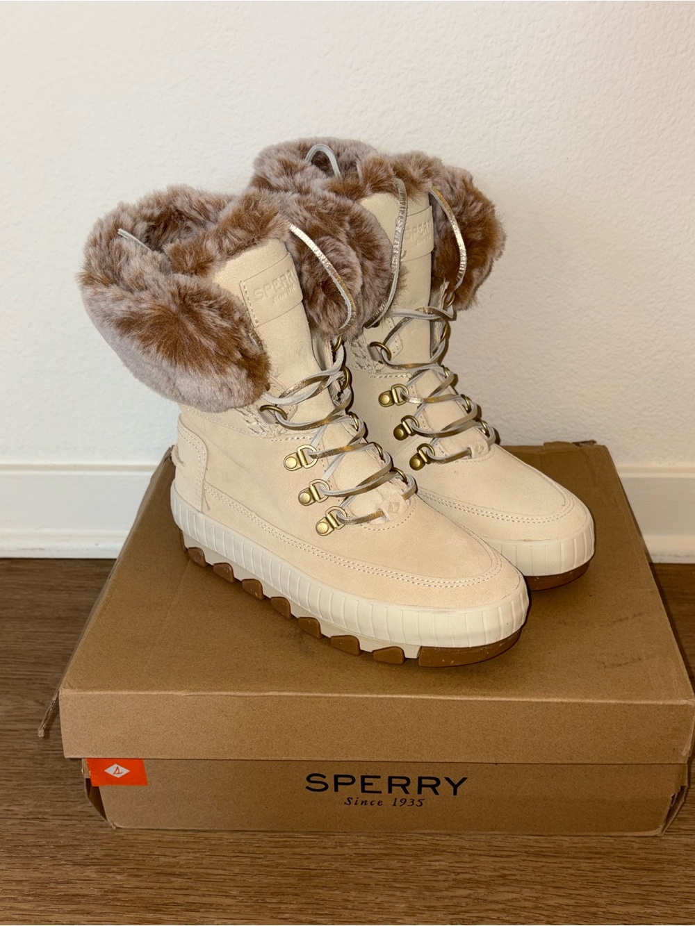 Sperry Women Torrent Lace Up Boot Size 6.5 like new
